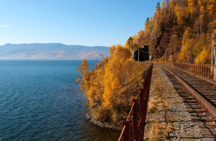 Der Transsibirien-Express fährt an wundervollen Landschaften vorbei. (Quelle: istockphoto)